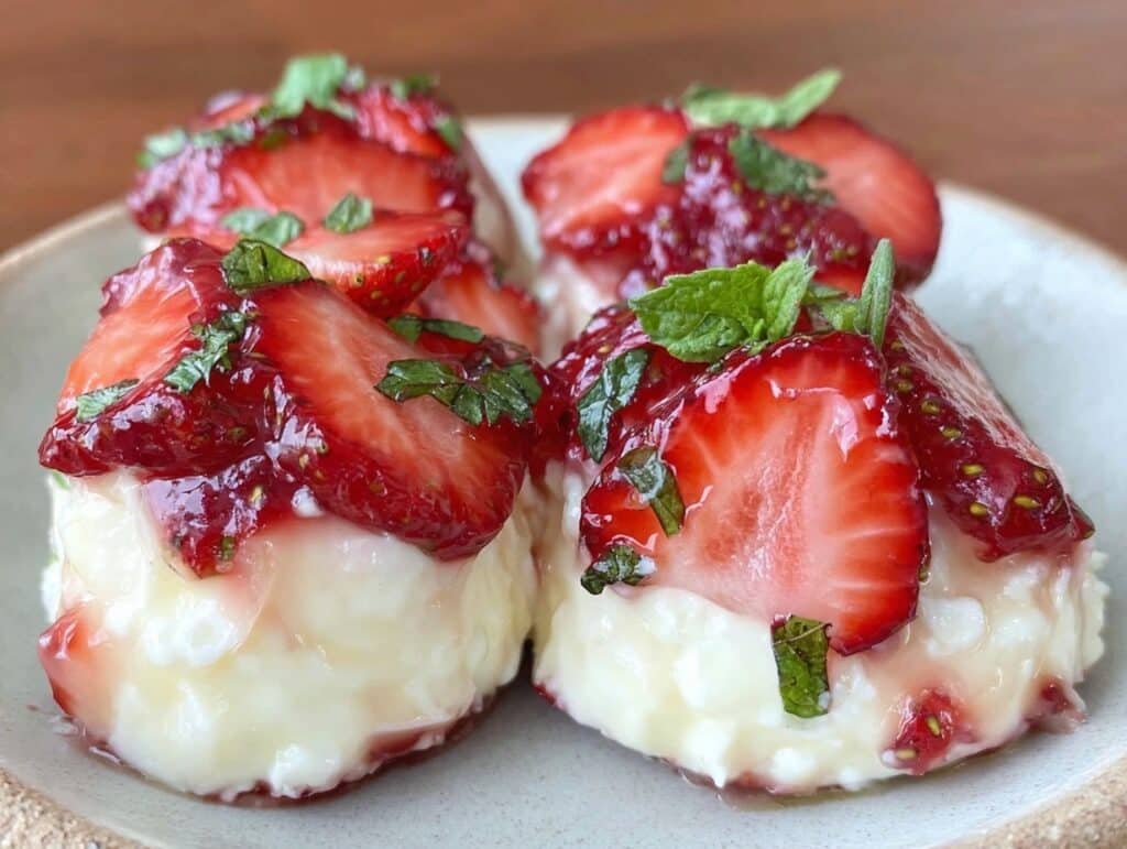 strawberry yogurt bites - featured image